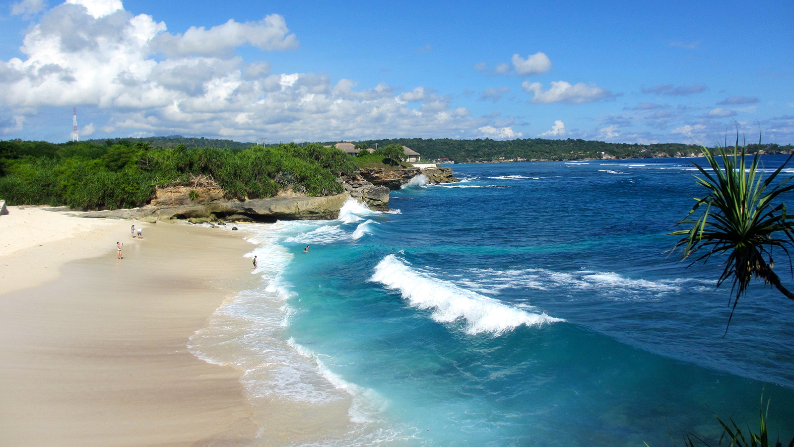 Bali Rocky Beach Club in Nusa Lembongan