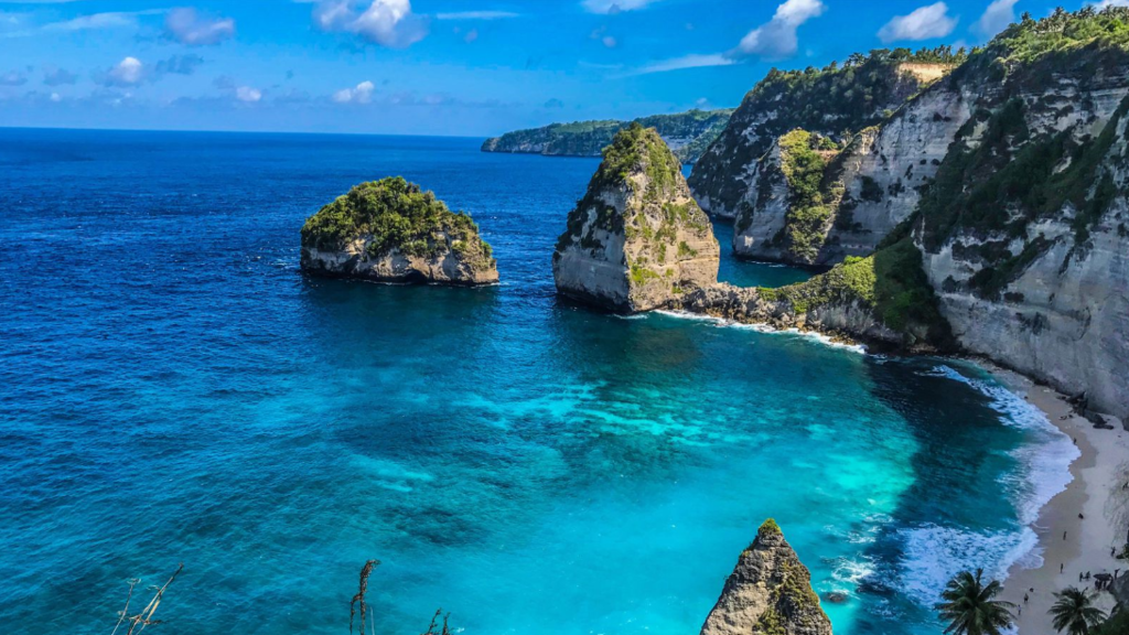 East Nusa Penida Island: Atuh Beach, Diamond Beach, Tree House and More