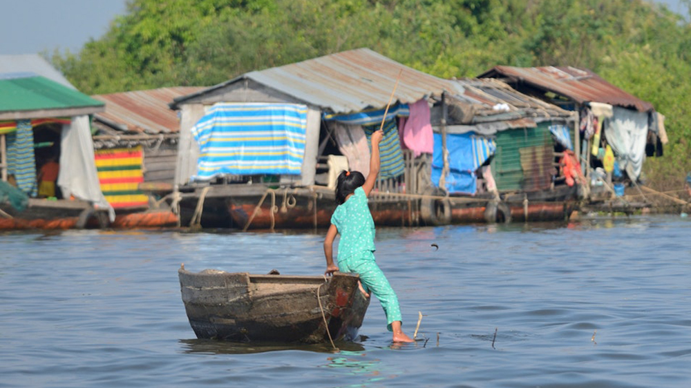 Kampong Phluk Floating Village Tour