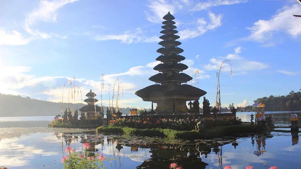 Mengwi Royal Temple Lake Beratan Bedugul And Tanah Lot Sunset Tour